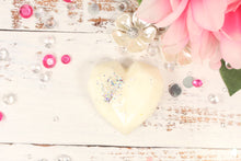 Load image into Gallery viewer, Wedding Favour Wax Melt Heart
